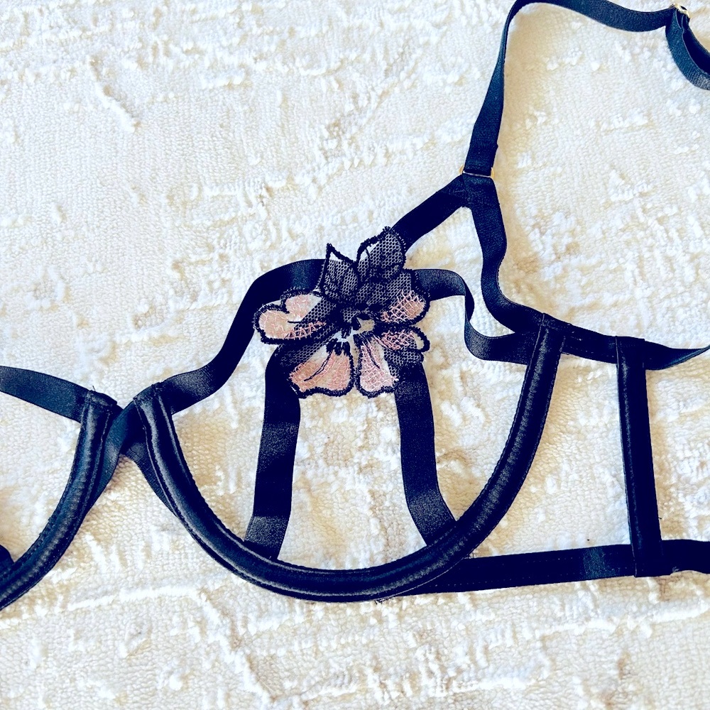 VS Floral Appliqué Bra